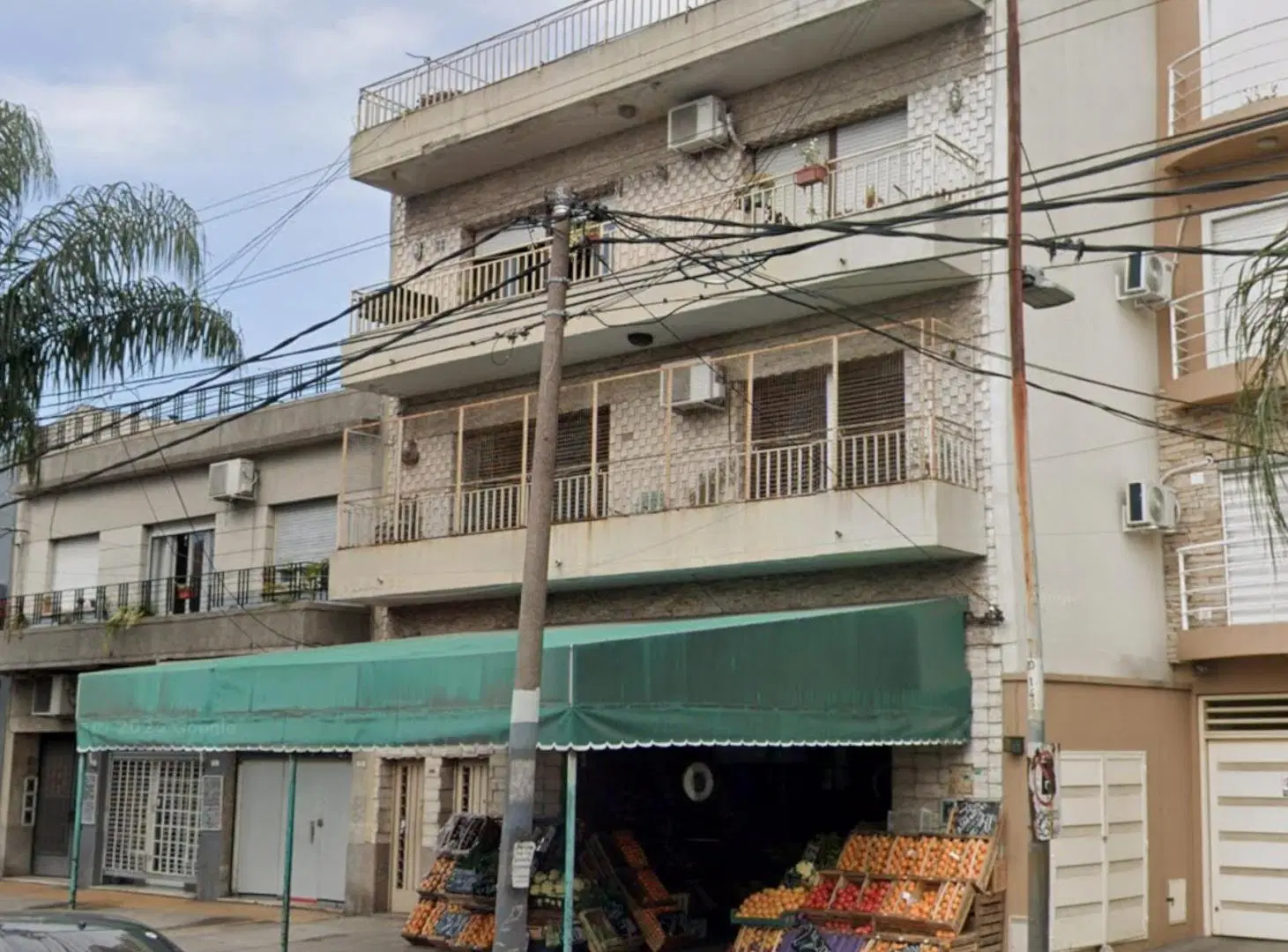 Departamento de 4 ambientes sobre Avenida Villegas 2