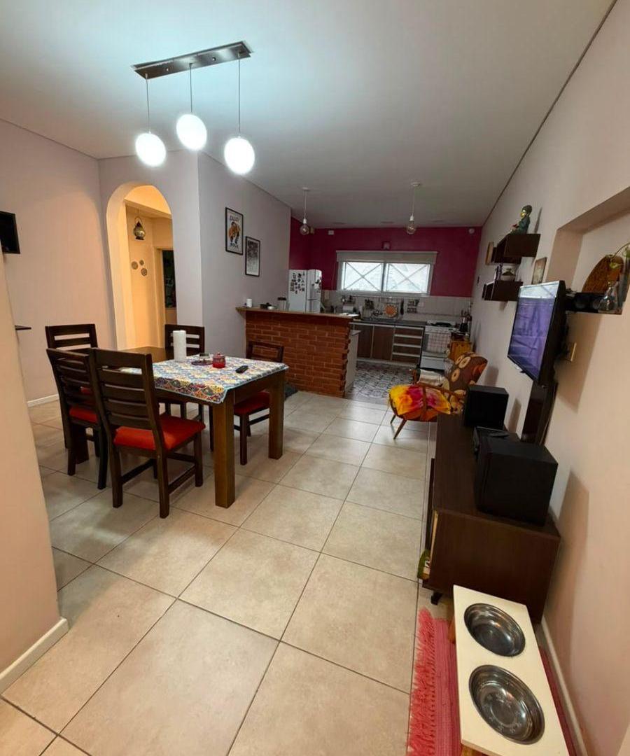 Foto de Casa de 3 ambientes en lote propio con fondo y entrada de auto, imagen 4