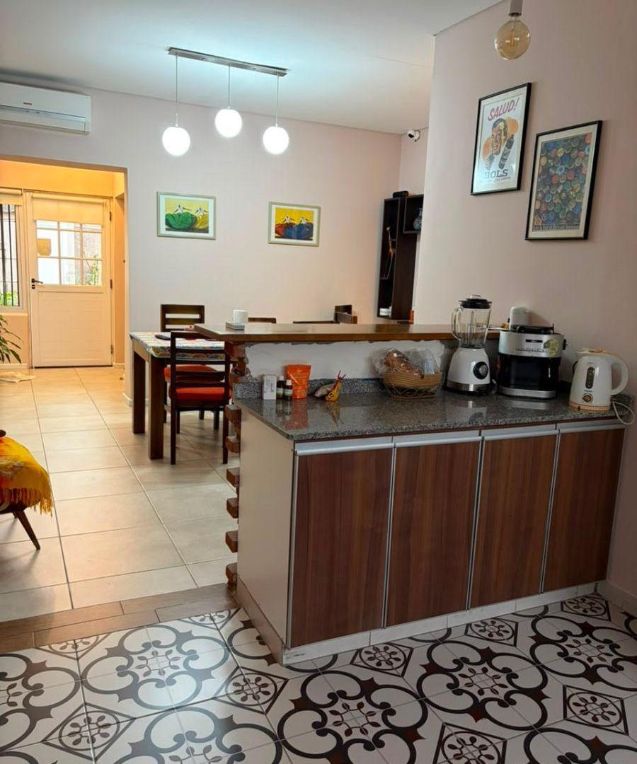Foto de Casa de 3 ambientes en lote propio con fondo y entrada de auto, imagen 2