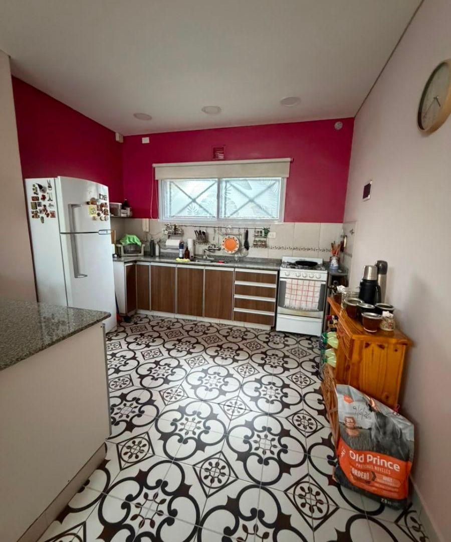 Foto de Casa de 3 ambientes en lote propio con fondo y entrada de auto, imagen 1