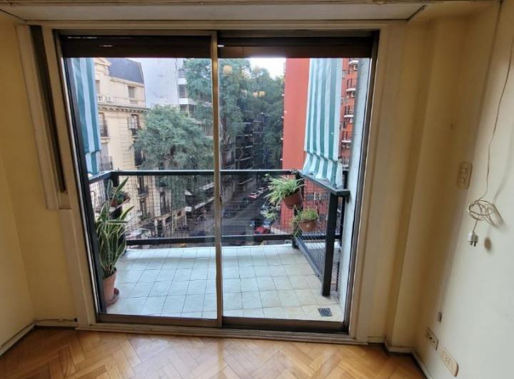 Alq amplio 2 amb c/balcon al frente. Bajas exp y exc ubic. 3