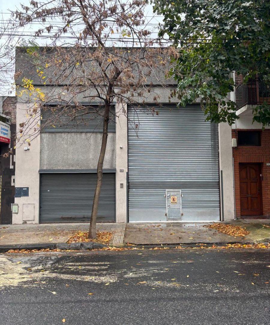 CABALLITO - IMPORTANTE GALPÓN EN DOS PLANTAS INDUSTRIAL - COMERCIAL