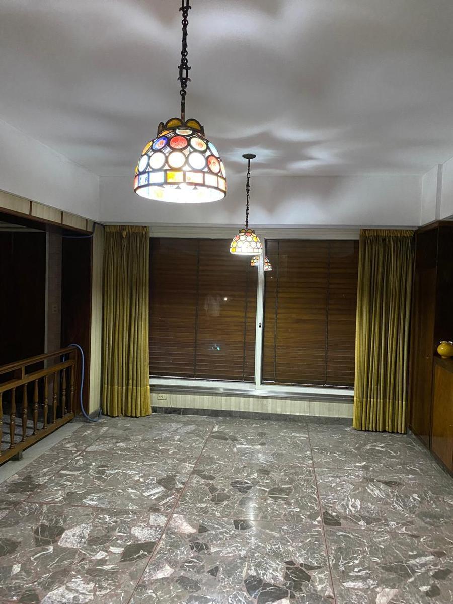 Impecable Casa 5 Ambientes con Dependencia - Cochera - Jardin - en Villa del Parque 2