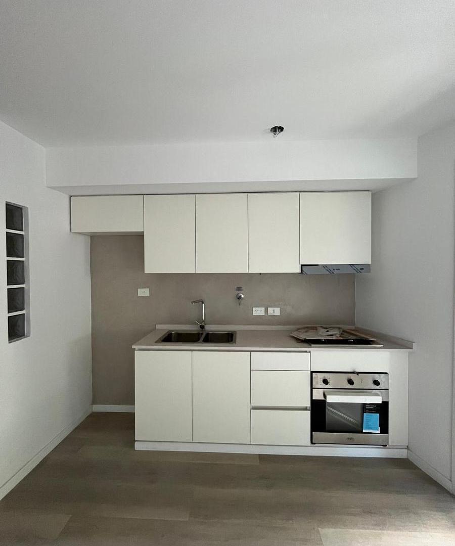 Venta Departamento - Monoambiente divisible - Balcon y patio - Kamado - Energia Solar