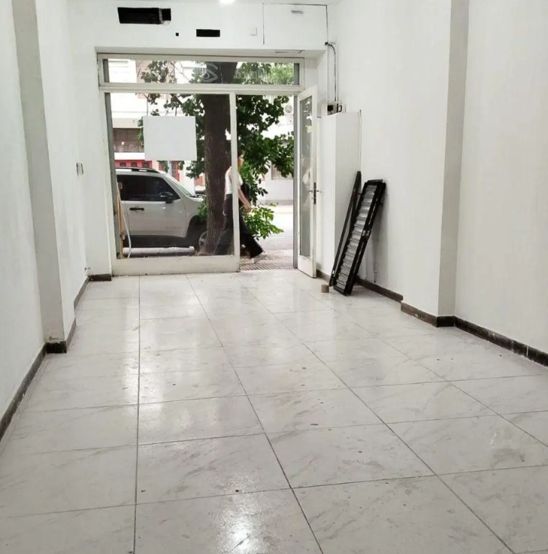 Local comercial en pleno barrio de Flores 2