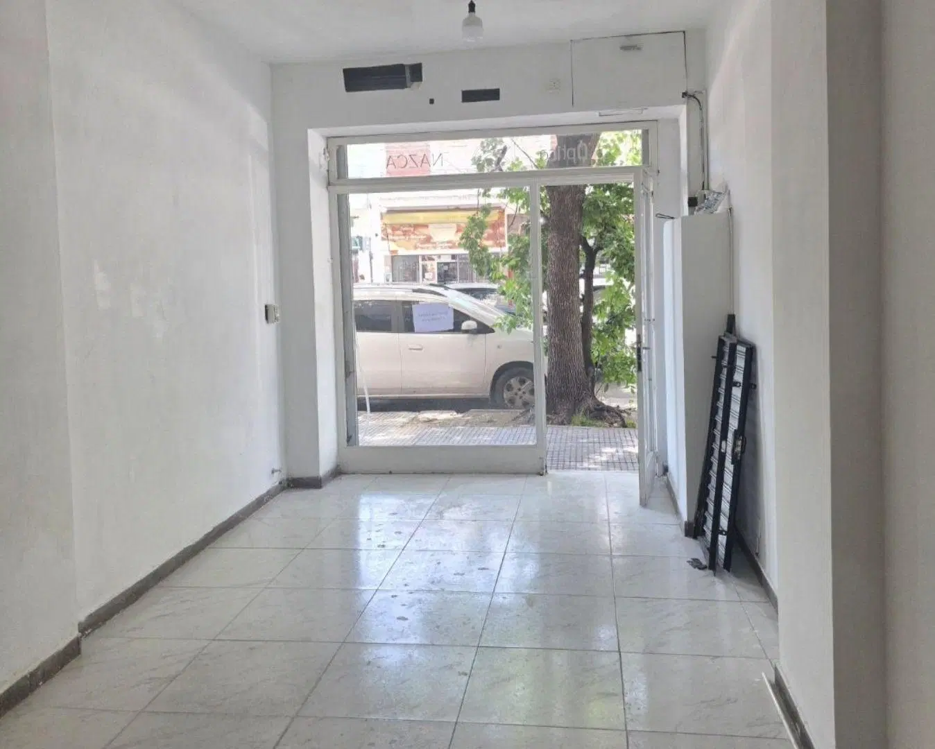 Local comercial en pleno barrio de Flores 5