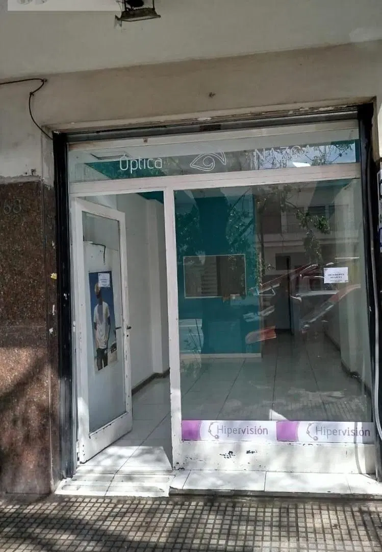 Local comercial en pleno barrio de Flores 1