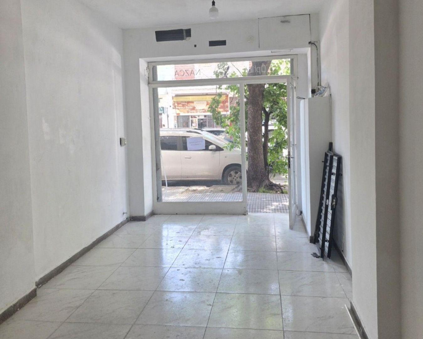 Foto de Local comercial en pleno barrio de Flores, imagen 1