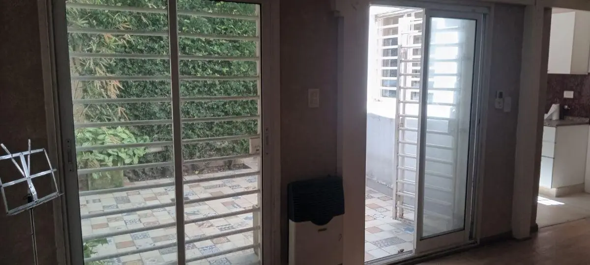EXCELENTE PH TIPO DUPLEX 2 AMB C/PATIO. BAÑO Y TOIL. VESTIDOR. S/EXPEN RECICLADO. C. Arenal al 3400 2