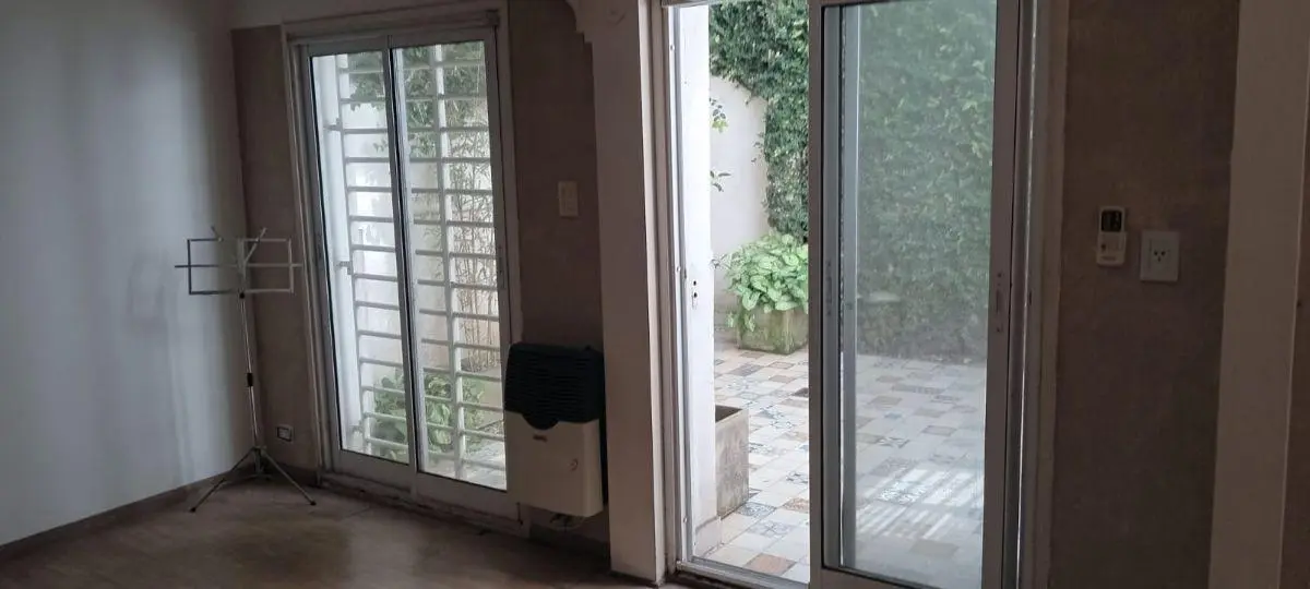 EXCELENTE PH TIPO DUPLEX 2 AMB C/PATIO. BAÑO Y TOIL. VESTIDOR. S/EXPEN RECICLADO. C. Arenal al 3400 1