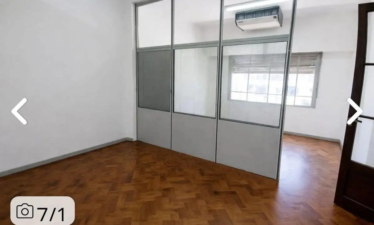 SOLO PARA USO COMERCIAL- PROFESIONAL
PH DE 5 AMB + HALL - SIN COCINA – 1° POR ESCALERA 2