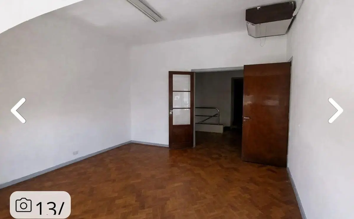 SOLO PARA USO COMERCIAL- PROFESIONAL
PH DE 5 AMB + HALL - SIN COCINA – 1° POR ESCALERA 3