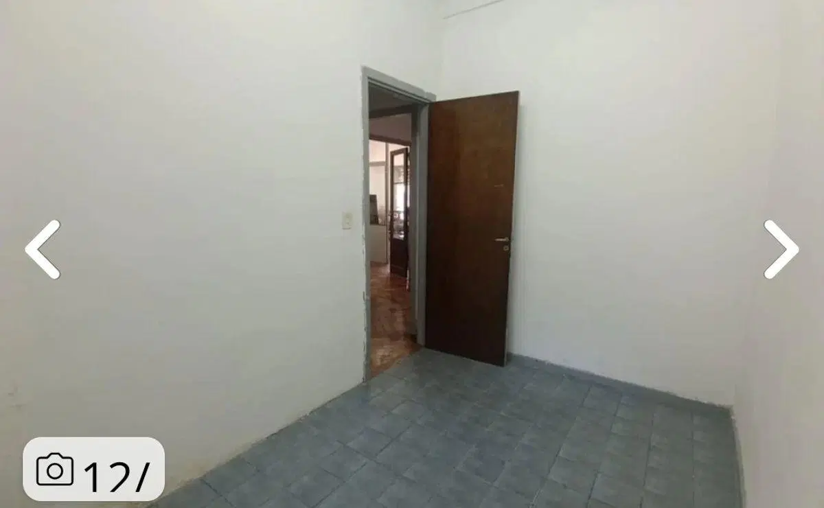 SOLO PARA USO COMERCIAL- PROFESIONAL
PH DE 5 AMB + HALL - SIN COCINA – 1° POR ESCALERA 4