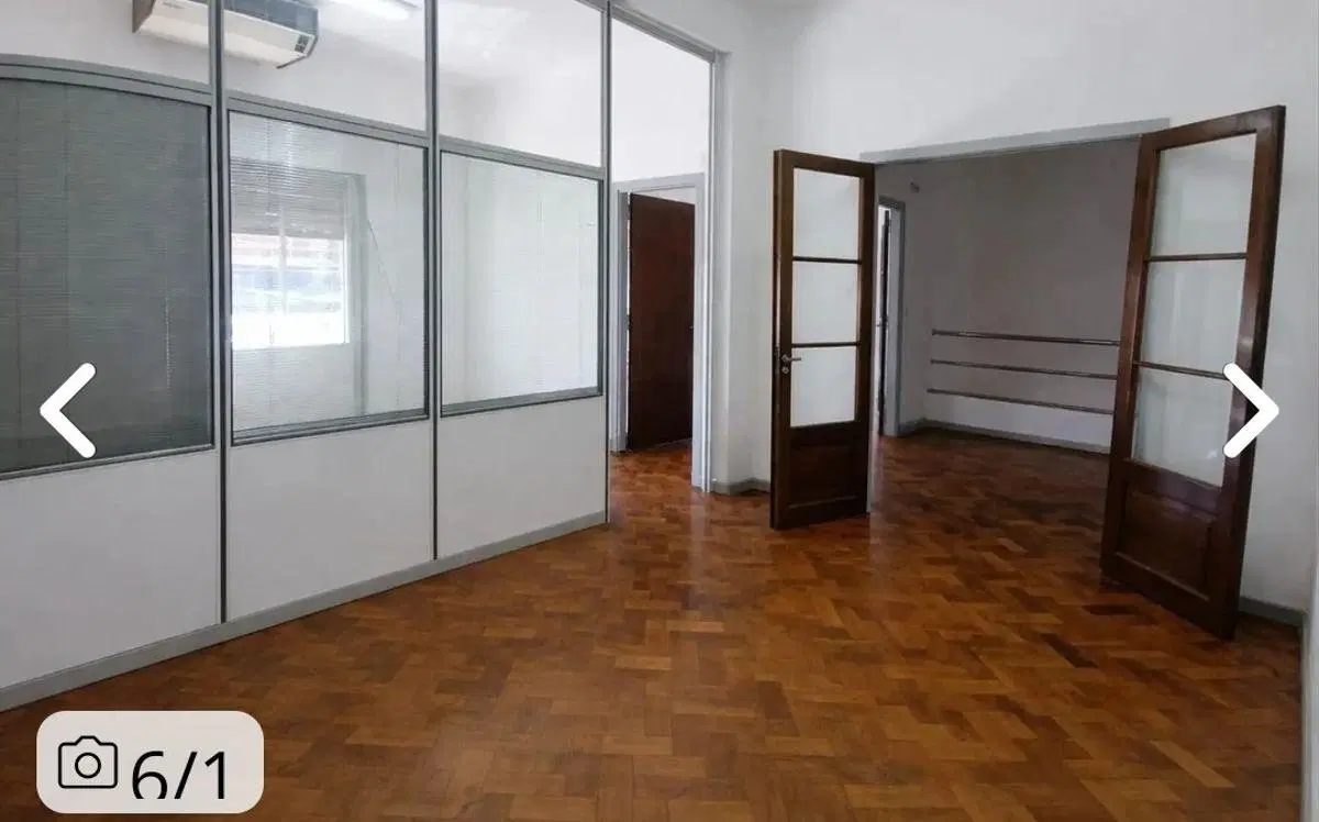 SOLO PARA USO COMERCIAL- PROFESIONAL
PH DE 5 AMB + HALL - SIN COCINA – 1° POR ESCALERA 3