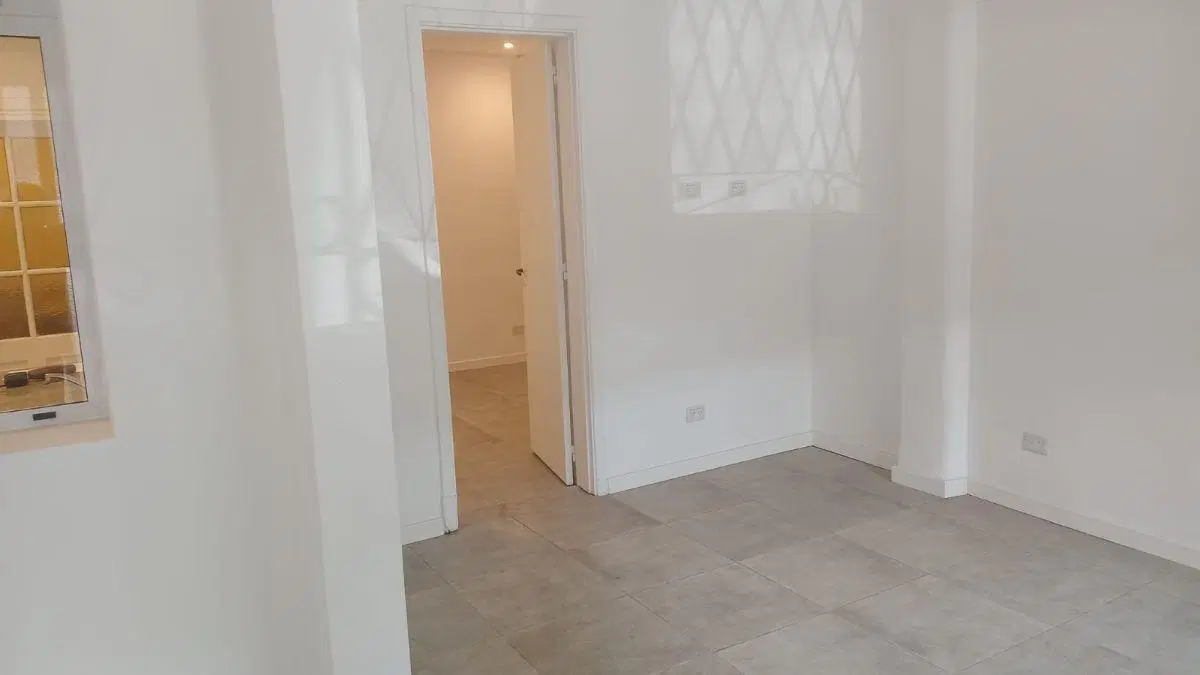 CASA - LOCAL DE 3 AMBIENTES SOLO PARA USO COMERCIAL - PROFESIONAL 4