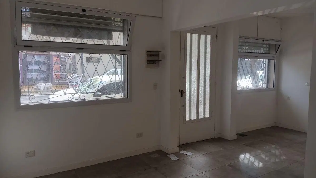 CASA - LOCAL DE 3 AMBIENTES SOLO PARA USO COMERCIAL - PROFESIONAL 3