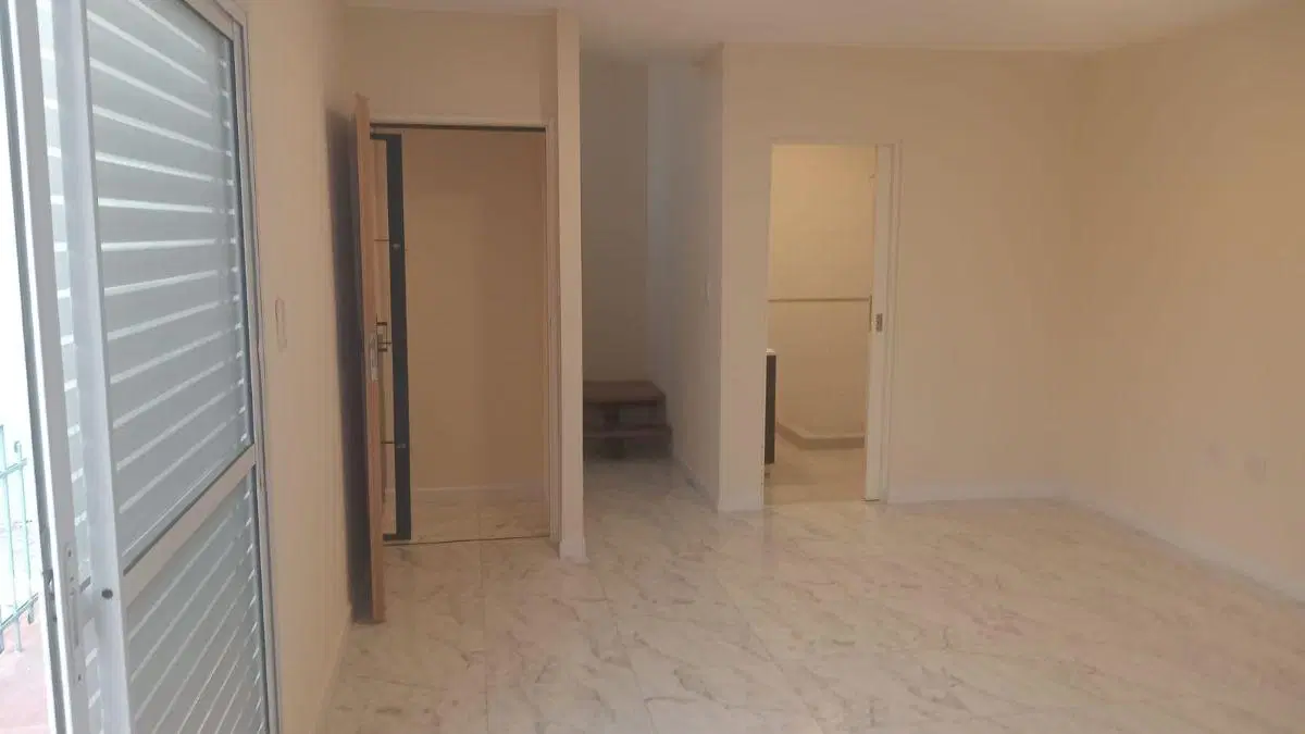 PH EN 1° PISO POR ESCALERA DE 2 AMB CON BALCON Y TERRAZA PROPIA – A NUEVO IMPECABLE - Loyola al 1500 5