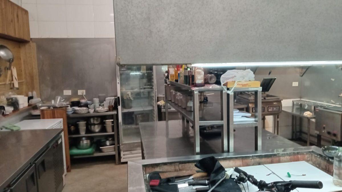 Foto de EXCELENTE LOCAL DE 8.20 X 26 – ACTUALMENTE RESTAURANTE EN MB ESTADO, imagen 3