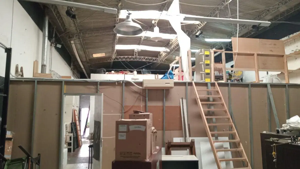INMUEBLE PARA USO COMERCIAL CON 7 ESPACIO Y GRAN TINGLADO AL FONDO – 2 BAÑOS – BUEN ESTADO 3