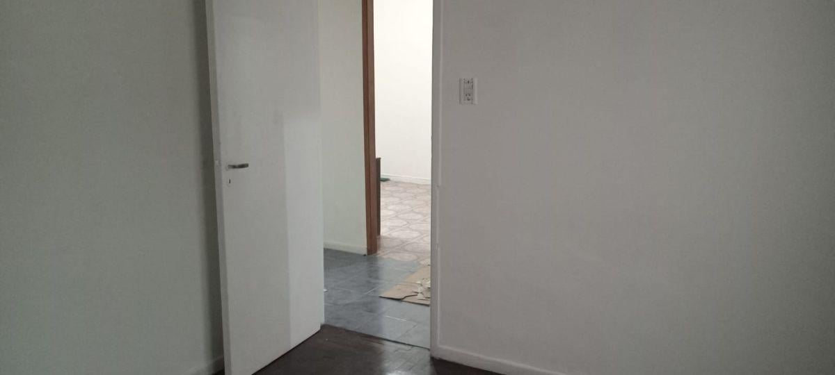 Foto de DEPTO 3 AMB AL FRENTE CON DOS BALCONES – MUY AMPLIO – 1° POR ESCALERA, imagen 4