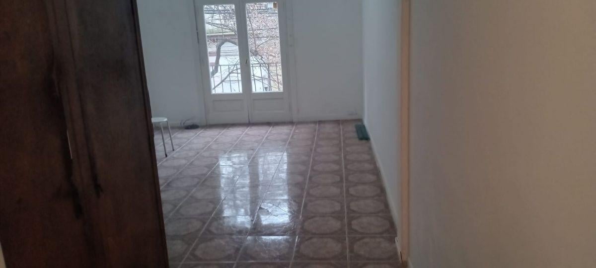 Foto de DEPTO 3 AMB AL FRENTE CON DOS BALCONES – MUY AMPLIO – 1° POR ESCALERA, imagen 5