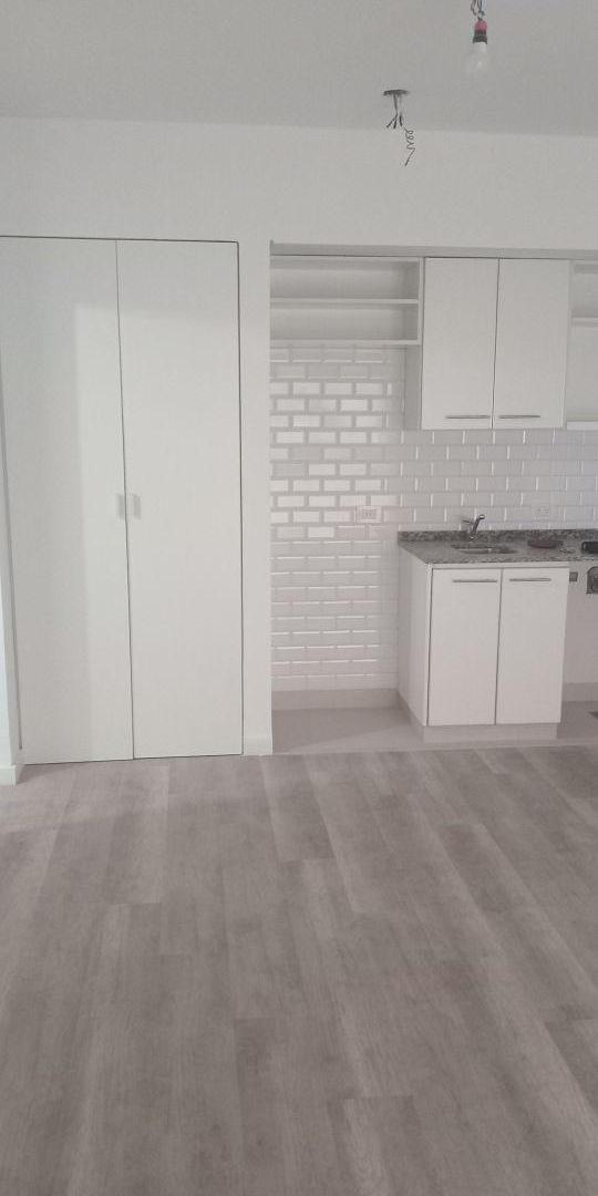 Foto de MONOAMBIENTE A ESTRENAR - AMPLIO BAÑO COMPLETO CON ANTE BAÑO - COCINA, imagen 1