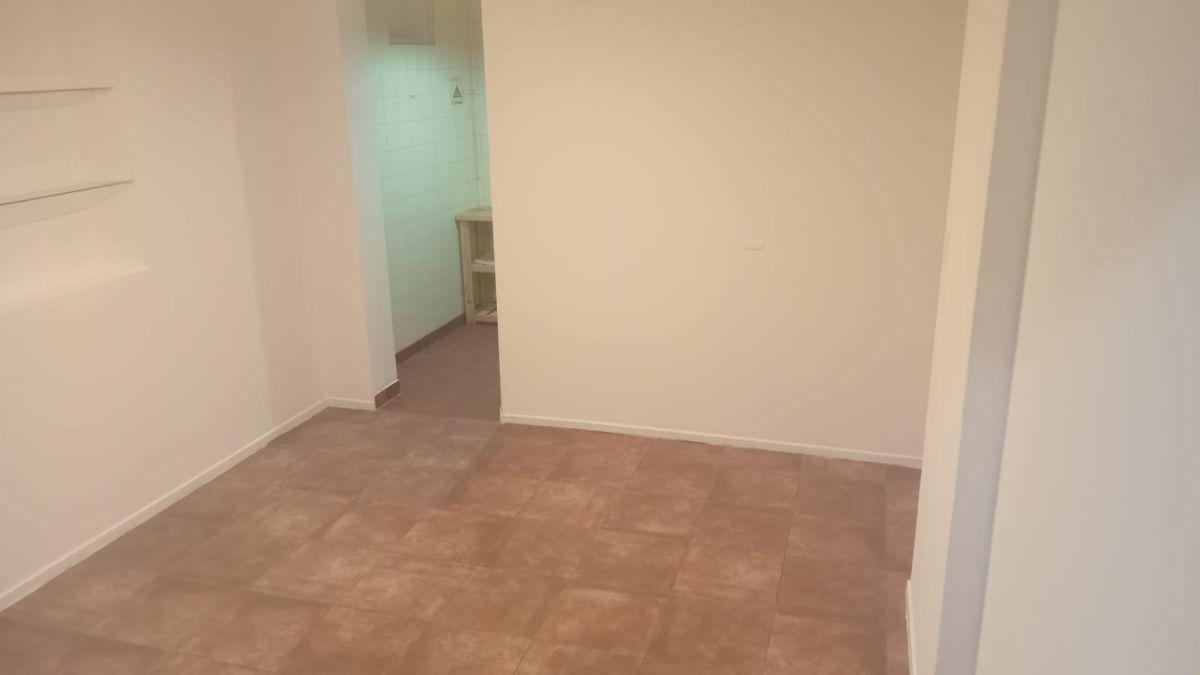 Foto de DEPTO DE 2 AMBIENTES - EXCELENTE UBICACION -Paraguay 3400, imagen 1
