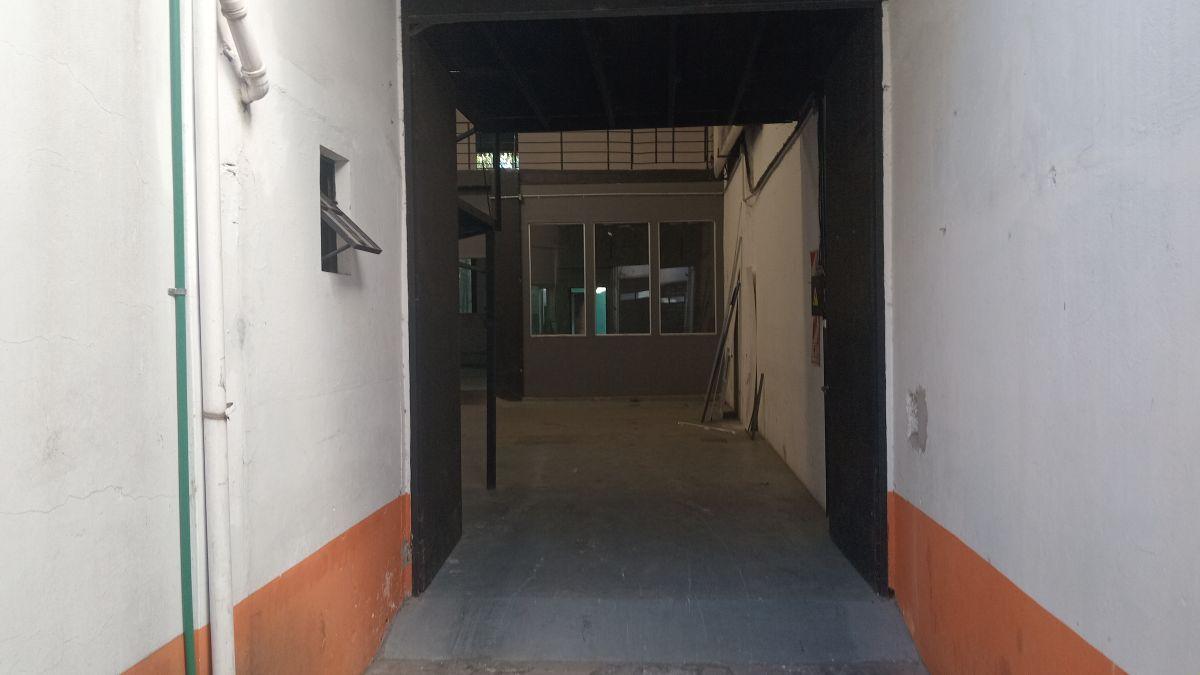 Foto de GALPON S/ 8.66 X 40 – DOBLE ALTURA ENTREPISO CON OFICINA – PATIO JARDIN, imagen 1
