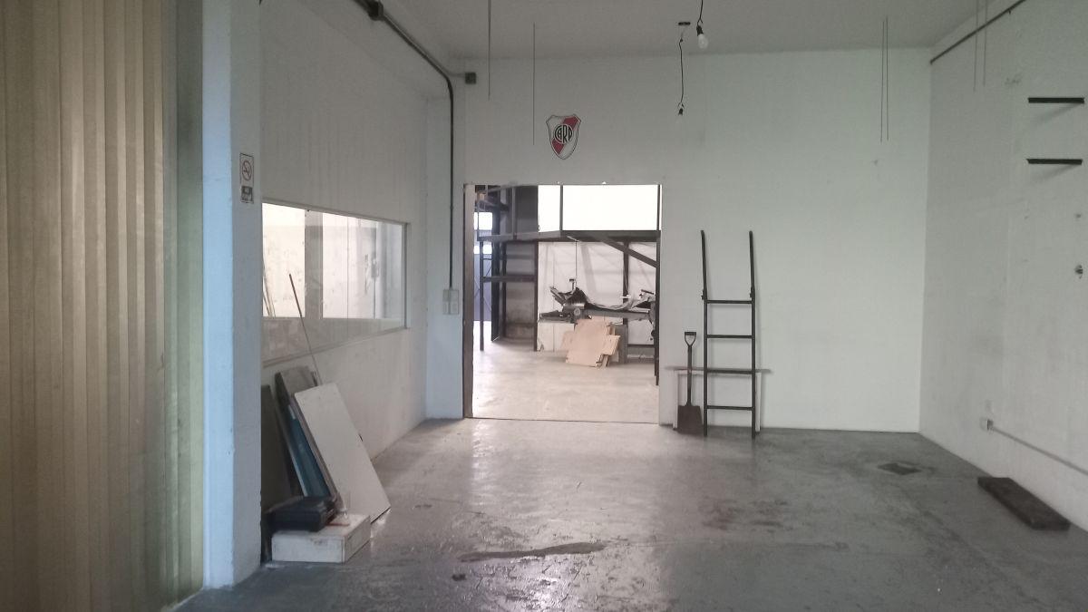 Foto de GALPON S/ 8.66 X 40 – DOBLE ALTURA ENTREPISO CON OFICINA – PATIO JARDIN, imagen 1