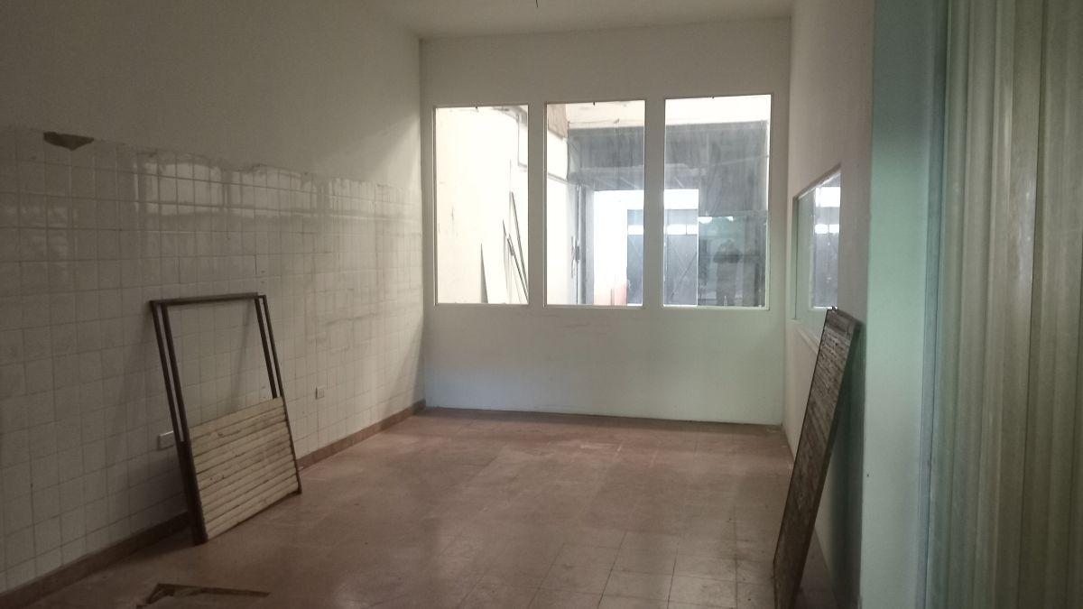 Foto de GALPON S/ 8.66 X 40 – DOBLE ALTURA ENTREPISO CON OFICINA – PATIO JARDIN, imagen 3