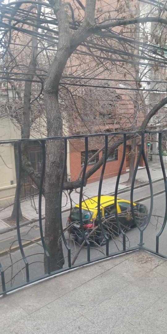 Foto de DEPTO 3 AMB AL FRENTE CON DOS BALCONES – MUY AMPLIO – 1° POR ESCALERA, imagen 1