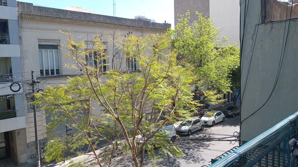Foto de HERMOSO DEPTO DE 3 AMB AL FTE CON BALCON – BAÑO EN SUITE Y TOILETE, imagen 1