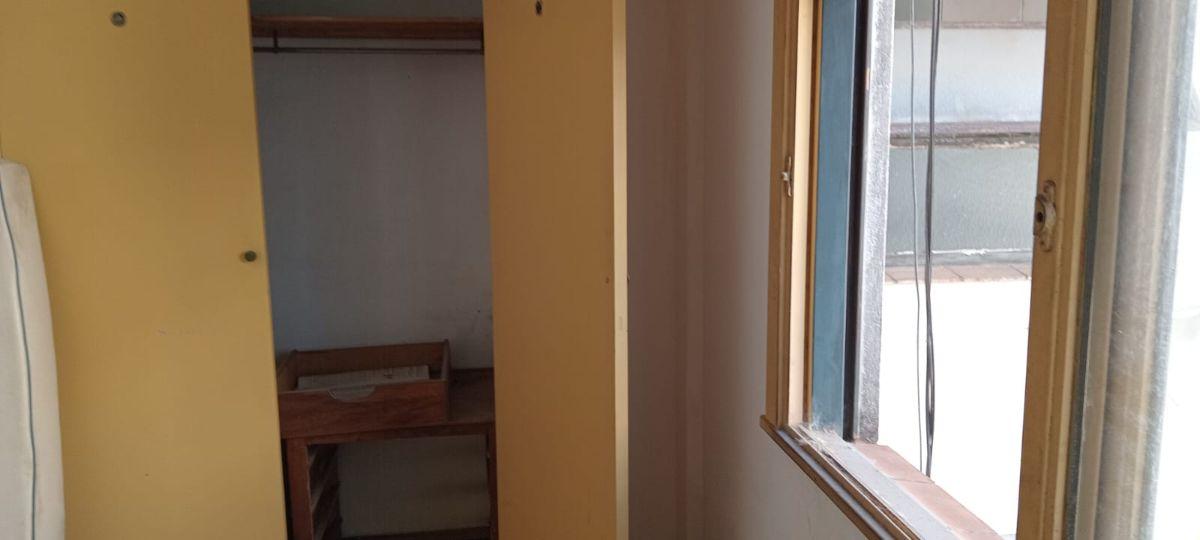 Foto de DEPTO DE 2 AMB PARA RECICLAR 2° PISO POR ESCALERA - Lemos 200, imagen 5