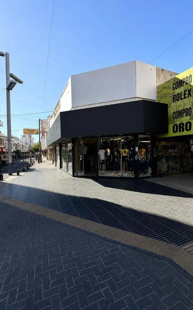 Excelente Esquina sobre Peatonal en Quilmes 1