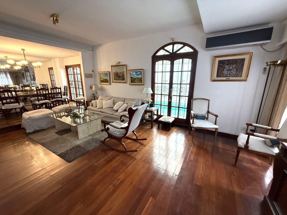 Gran casa con 4 dormitorios y pileta a pocos metros de Av de los Incas