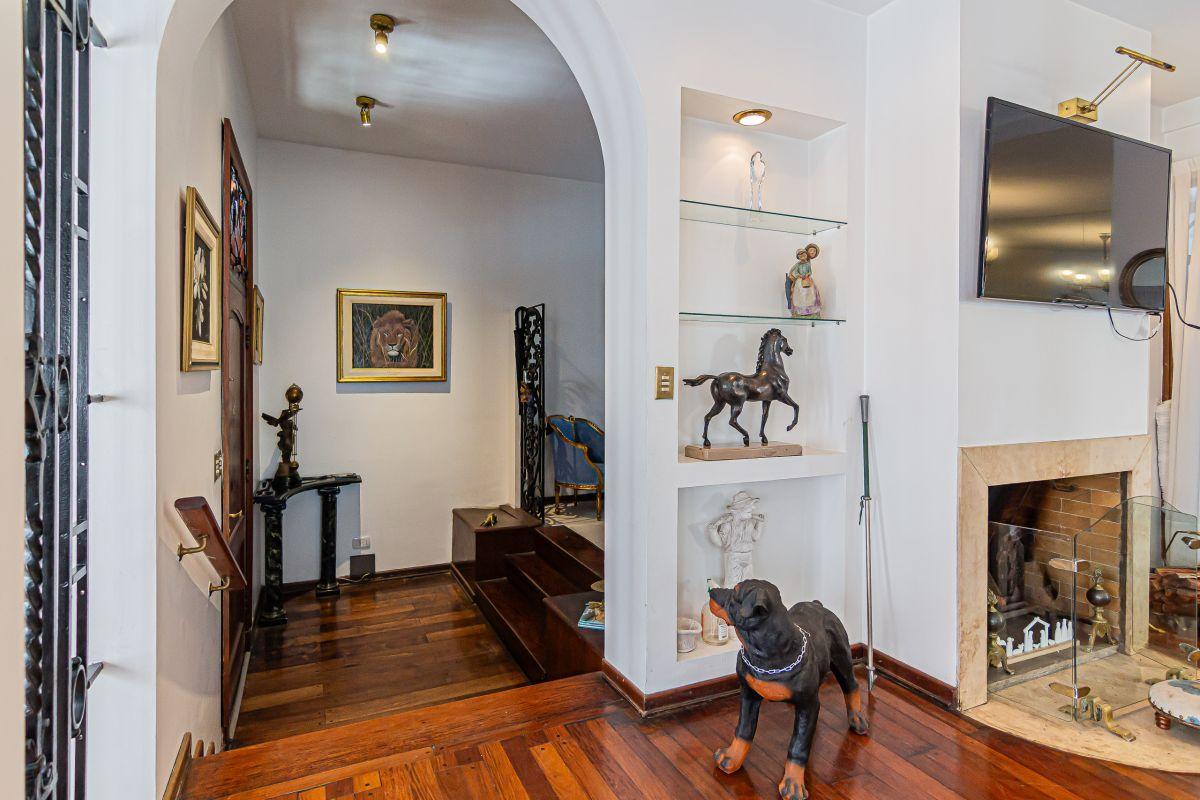 Foto de Gran casa con 4 dormitorios y pileta a pocos metros de Av de los Incas, imagen 3