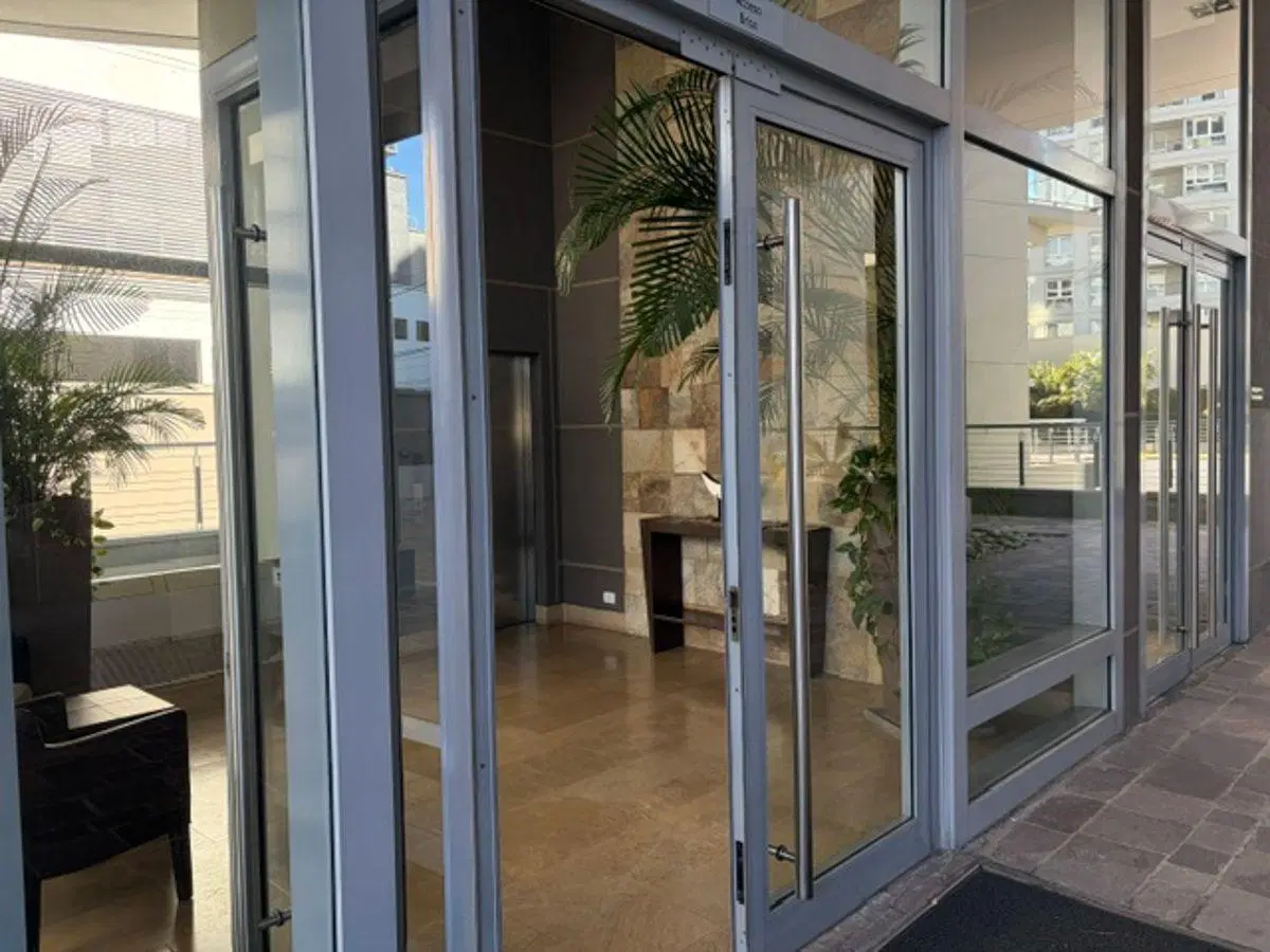 DEPARTAMENTO DE TRES AMBIENTES EN PUERTO DE OLIVOS CON COCHERA 3