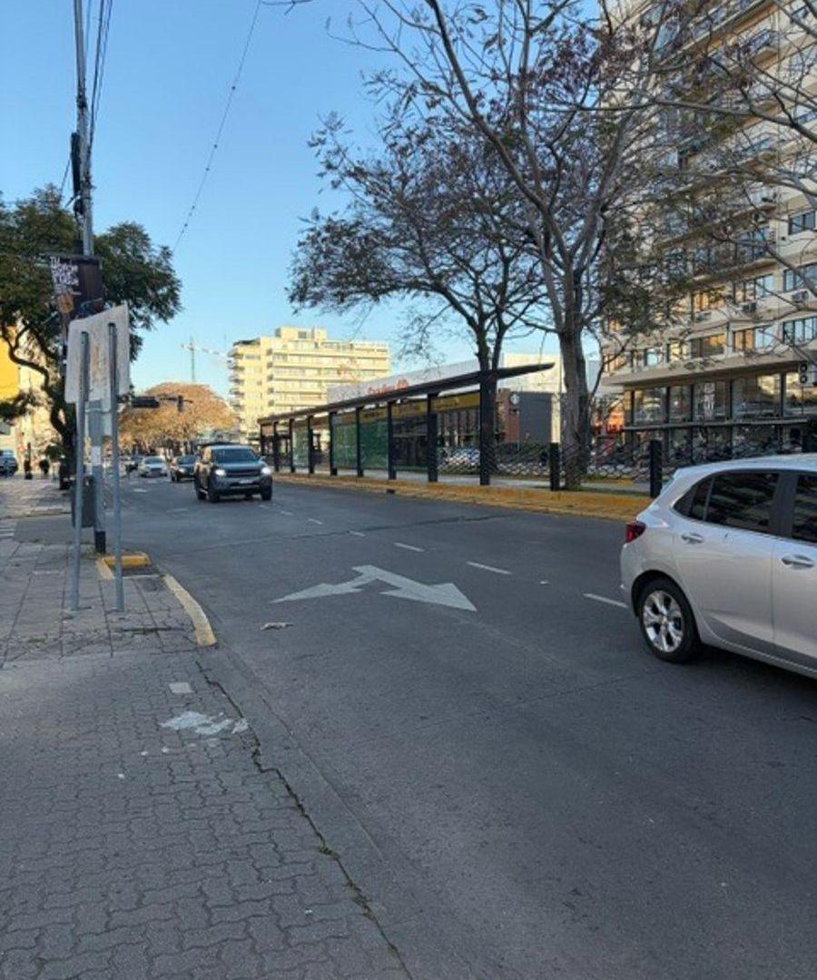Foto de Departamento de dos ambientes ampliado a tres sobre Av Maipu, imagen 1