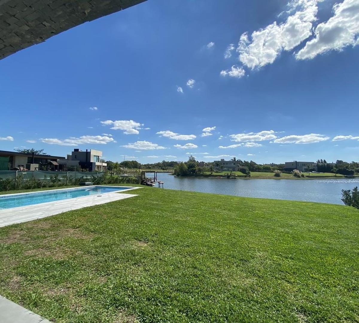 Casa Al Agua en Venta El Cantón Barrio Islas Escobar 5