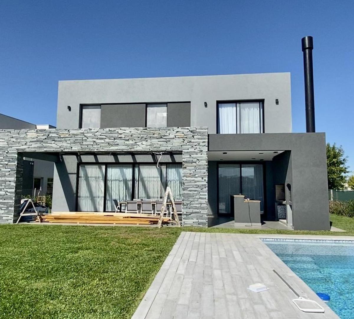 Casa Al Agua en Venta El Cantón Barrio Islas Escobar 2