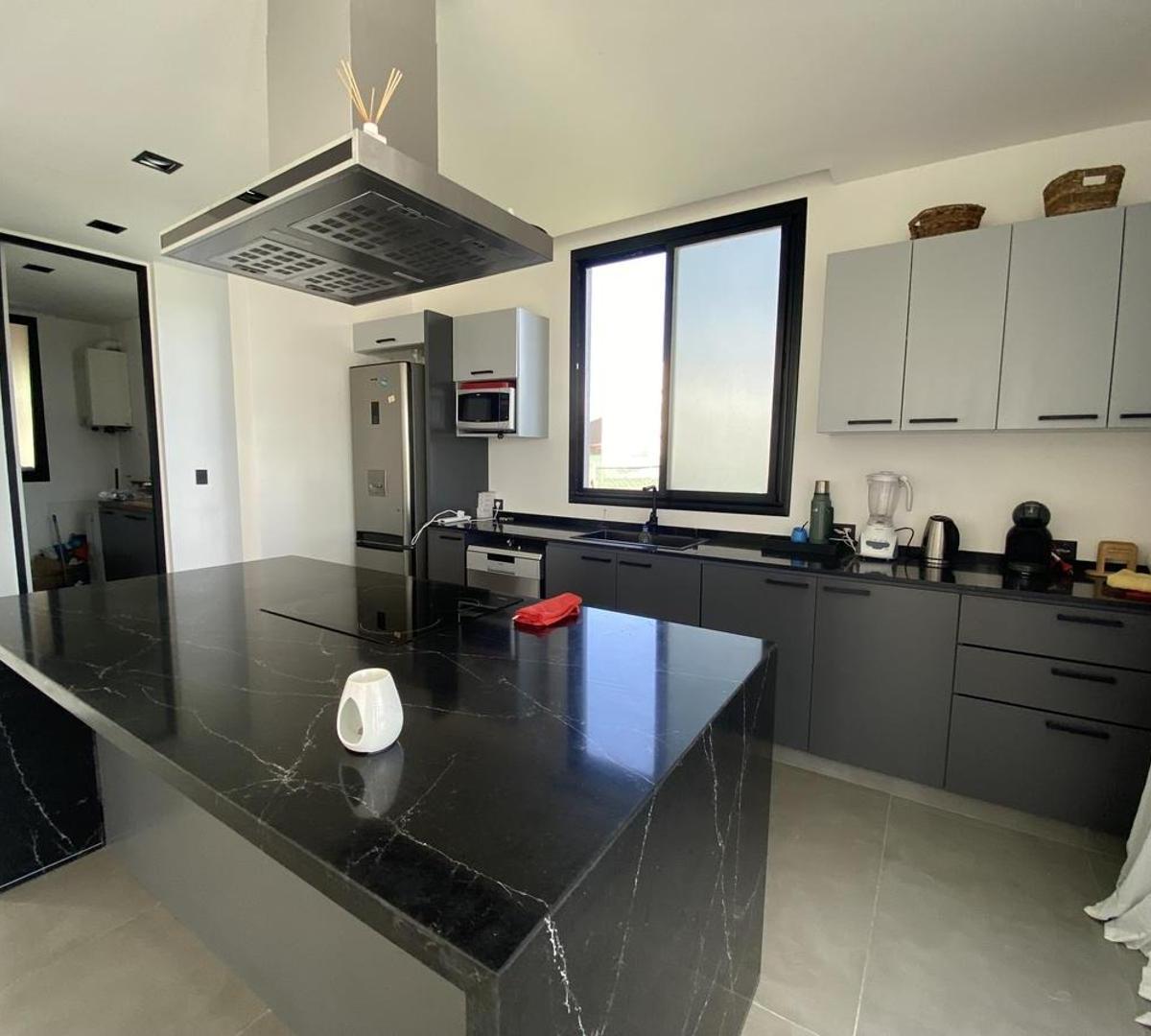 Casa Al Agua en Venta El Cantón Barrio Islas Escobar 1