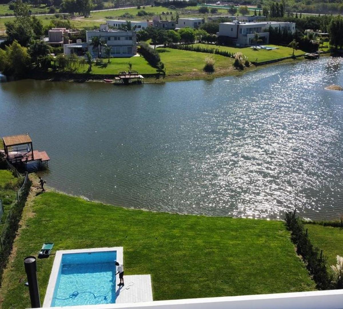 Casa Al Agua en Venta El Cantón Barrio Islas Escobar 4