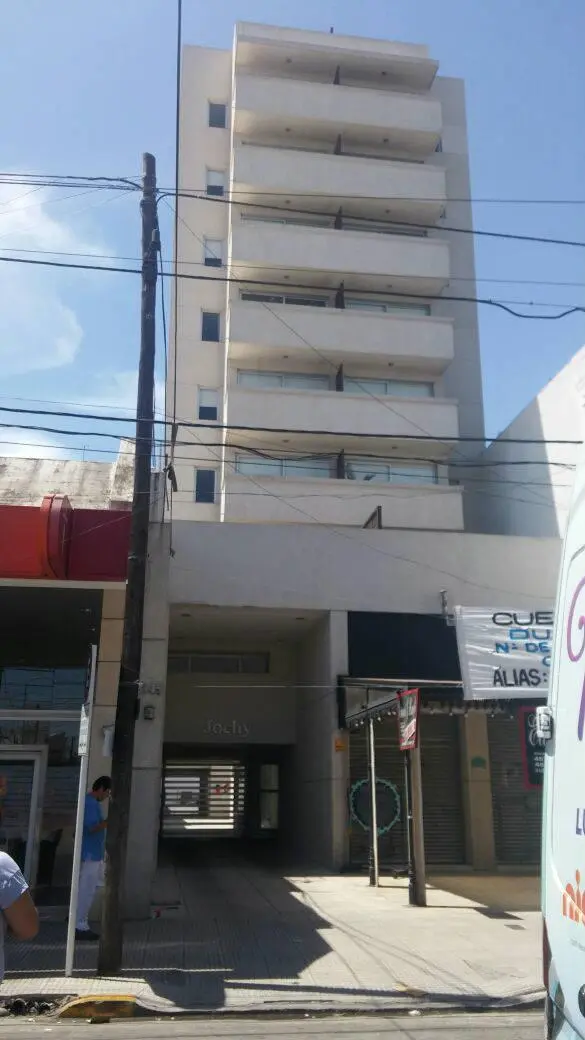 CASTELAR Centro - Depto 2 amb en edificio Categoria (Jochy IV) NUEVO VALOR !! 1