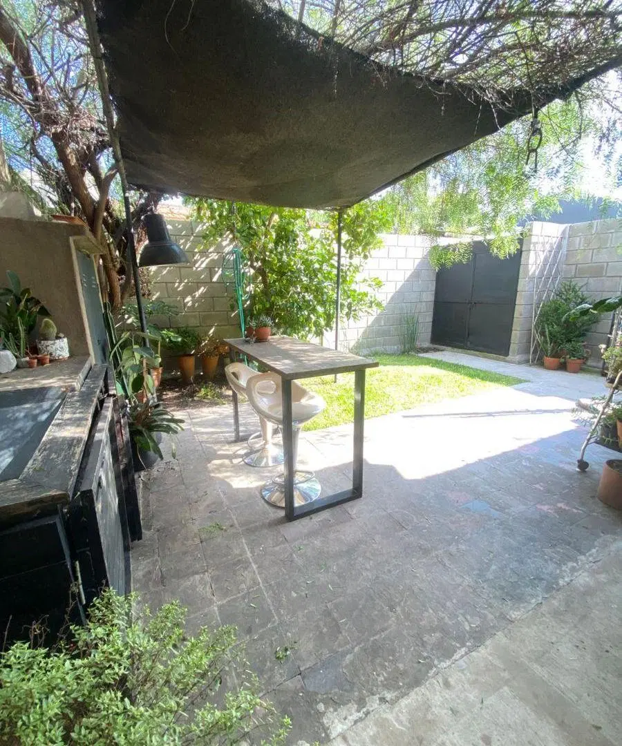 Castelar Sur - Exc Chalet con Depto independiente 3
