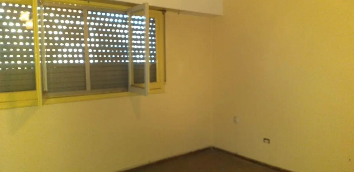LANUS ESTE CASA EN ALQUILER SOBRE AV. PTE ALFONSIN 807 4