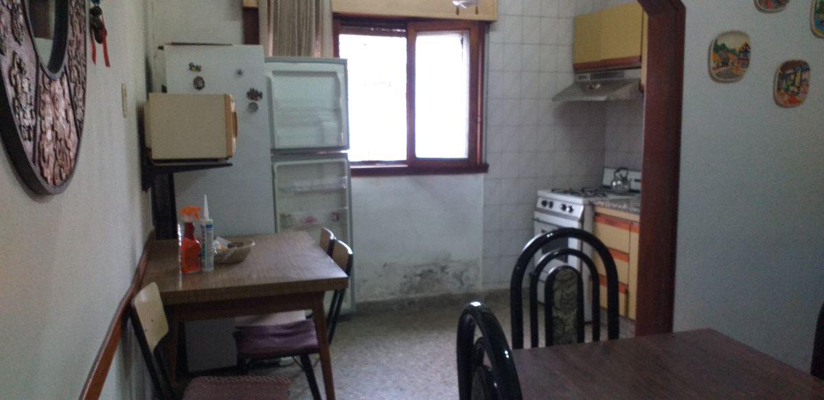 Foto de CASA EN VENTA DIRECTA, BUENA UBICACION Y PRECIO, A 100 METROS DE AV. EVA PERÓN AL 1900, imagen 2