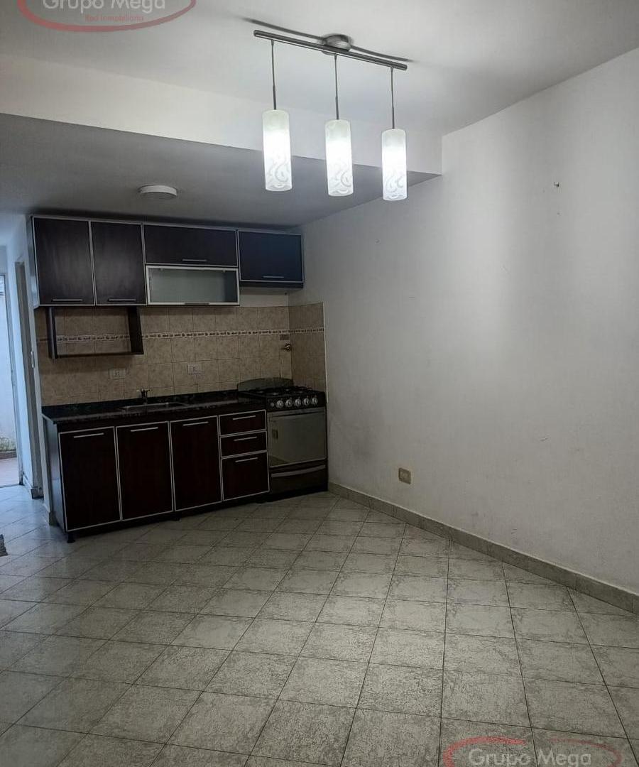 Foto de PH 2 AMB PB FRENTE c/PATIO SIN EXPENSAS (monoambiente dividido), imagen 4