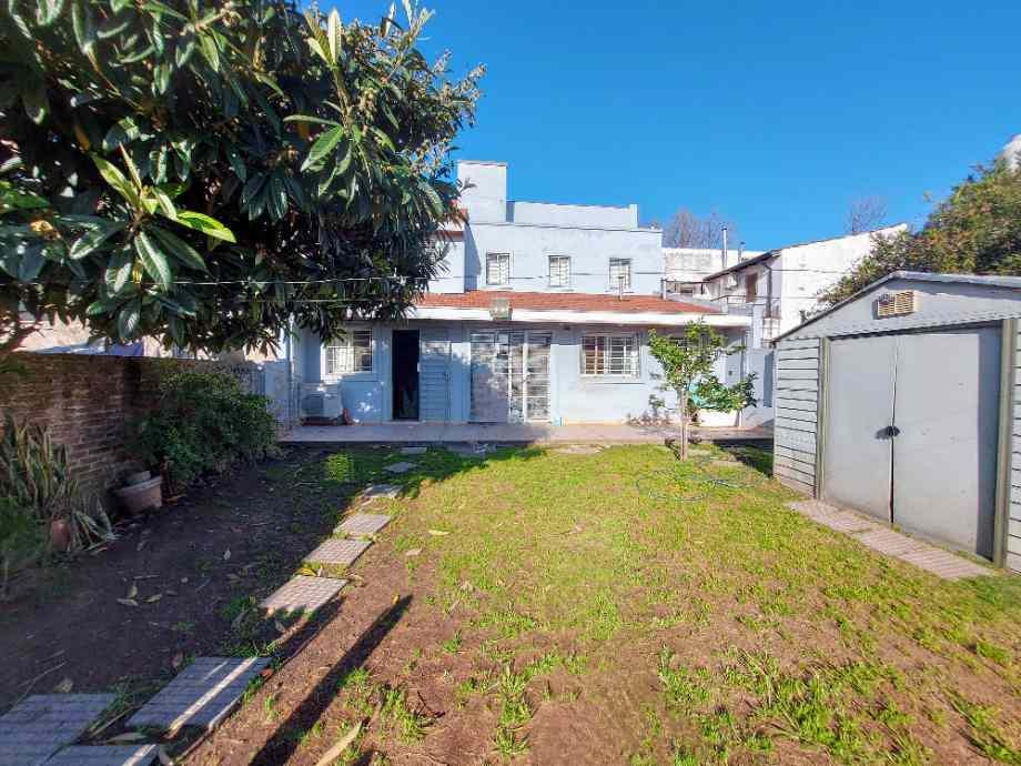 Chalet con Pileta y Fondo Libre - Banfield 2
