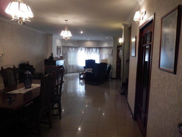 IMPECABLE CHALET 5 AMB. CON FONDO