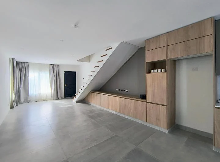 VILLA ADELINA CASA DE CATEGORÍA A ESTRENAR 4 AMBIENTES 2